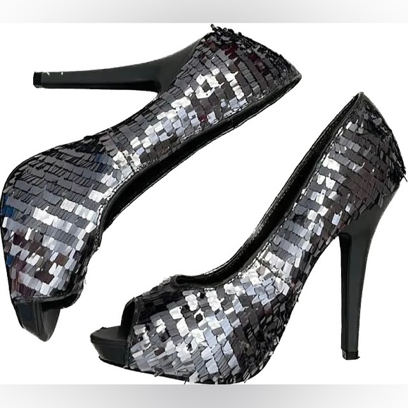 NWOT House of Dereon Gunmetal Heels - Picture 1 of 5